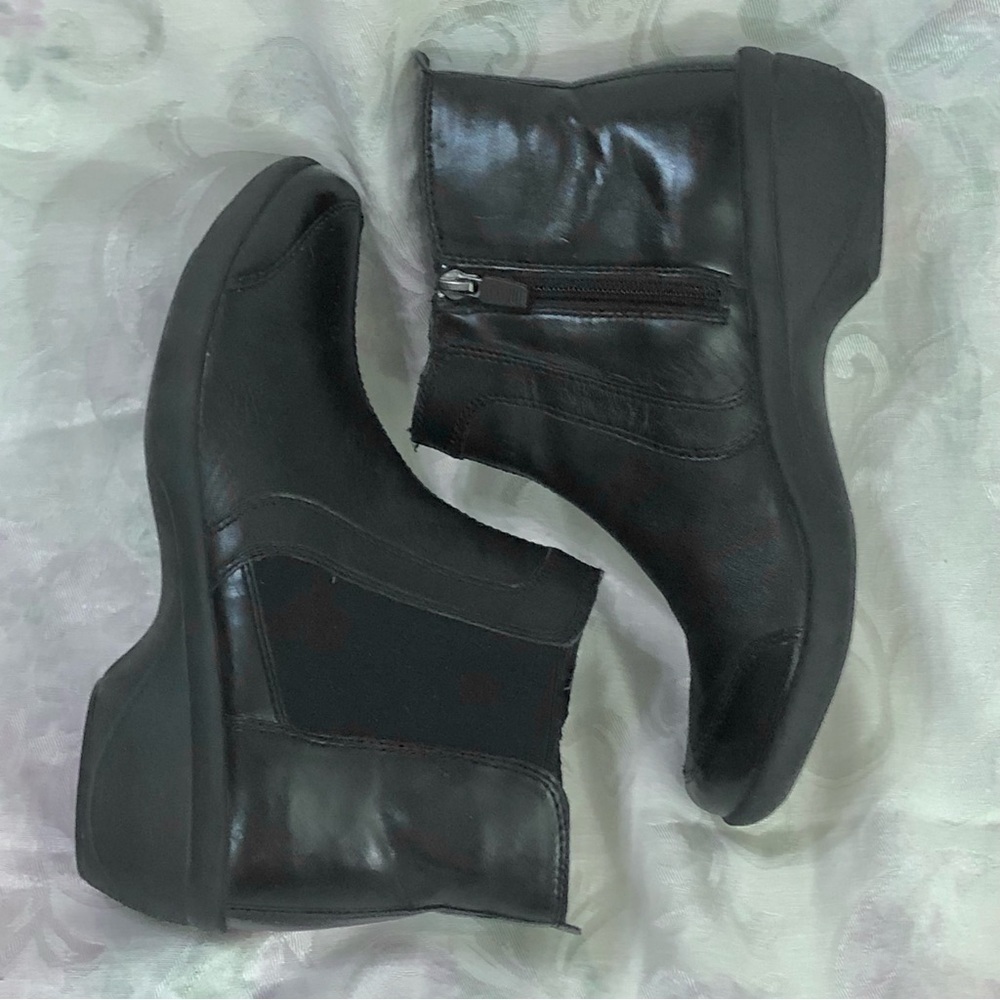 Easy Spirit Brenley Black Leather w/Stretch Panels Zip Booties Explore 24 Sz 9M - Picture 7 of 12